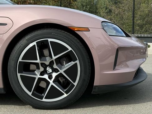 Used 2025 Porsche Taycan image 12