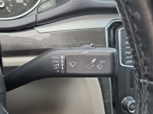 Used 2018 Volkswagen Passat 2.0T SE FWD image 16