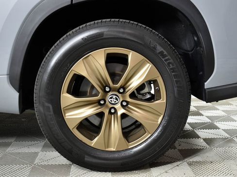 Used 2023 Toyota Highlander Bronze Edition image 20