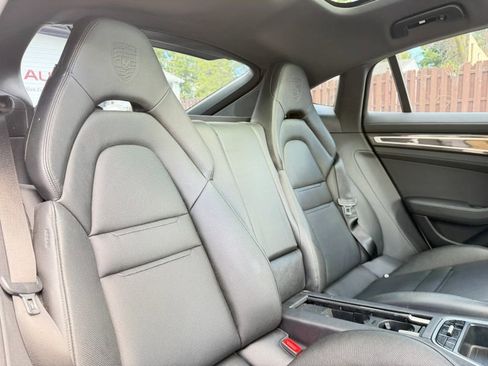 Used 2018 Porsche Panamera 4 w/ Premium Package AWD/4WD image 29