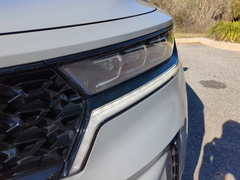 Used 2023 Kia Sorento SX image 9