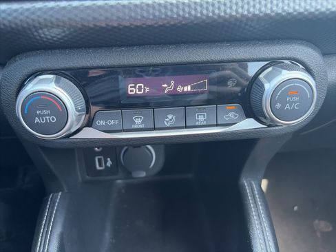 Used 2019 Nissan Kicks SV image 18