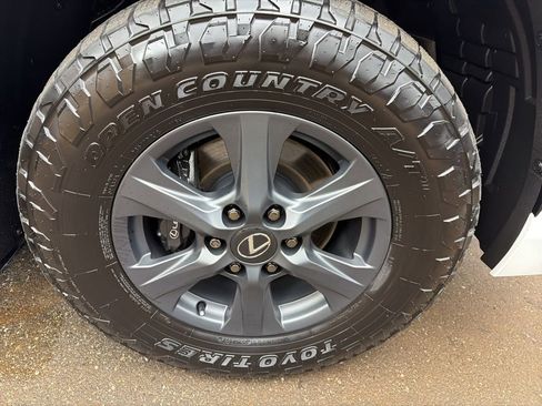 Used 2025 Lexus LX 700h Overtrail image 39