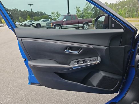 Used 2023 Nissan Sentra SR w/ Electronics Package FWD image 28