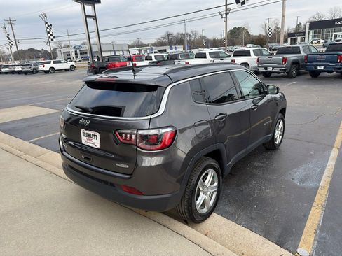 Used 2023 Jeep Compass Latitude w/ Convenience Group image 5