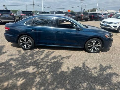 Used 2021 Volkswagen Passat 2.0T SE FWD image 2