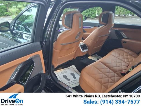 Used 2023 BMW 740i w/ Parking Assistance Package RWD image 8