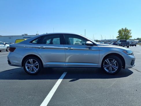 Used 2024 Volkswagen Jetta SE FWD image 29