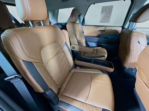 Used 2023 Nissan Pathfinder Platinum image 37