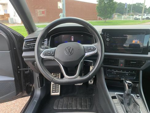 Used 2025 Volkswagen Jetta Sport FWD image 18