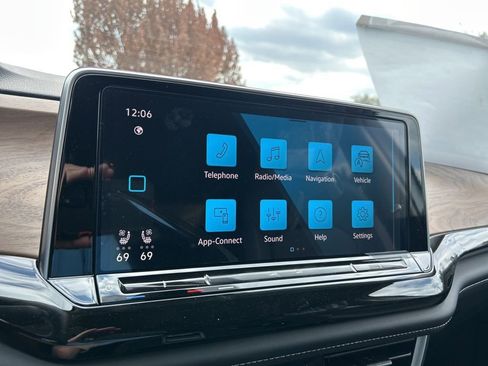 New 2026 Volkswagen Atlas SE FWD image 32