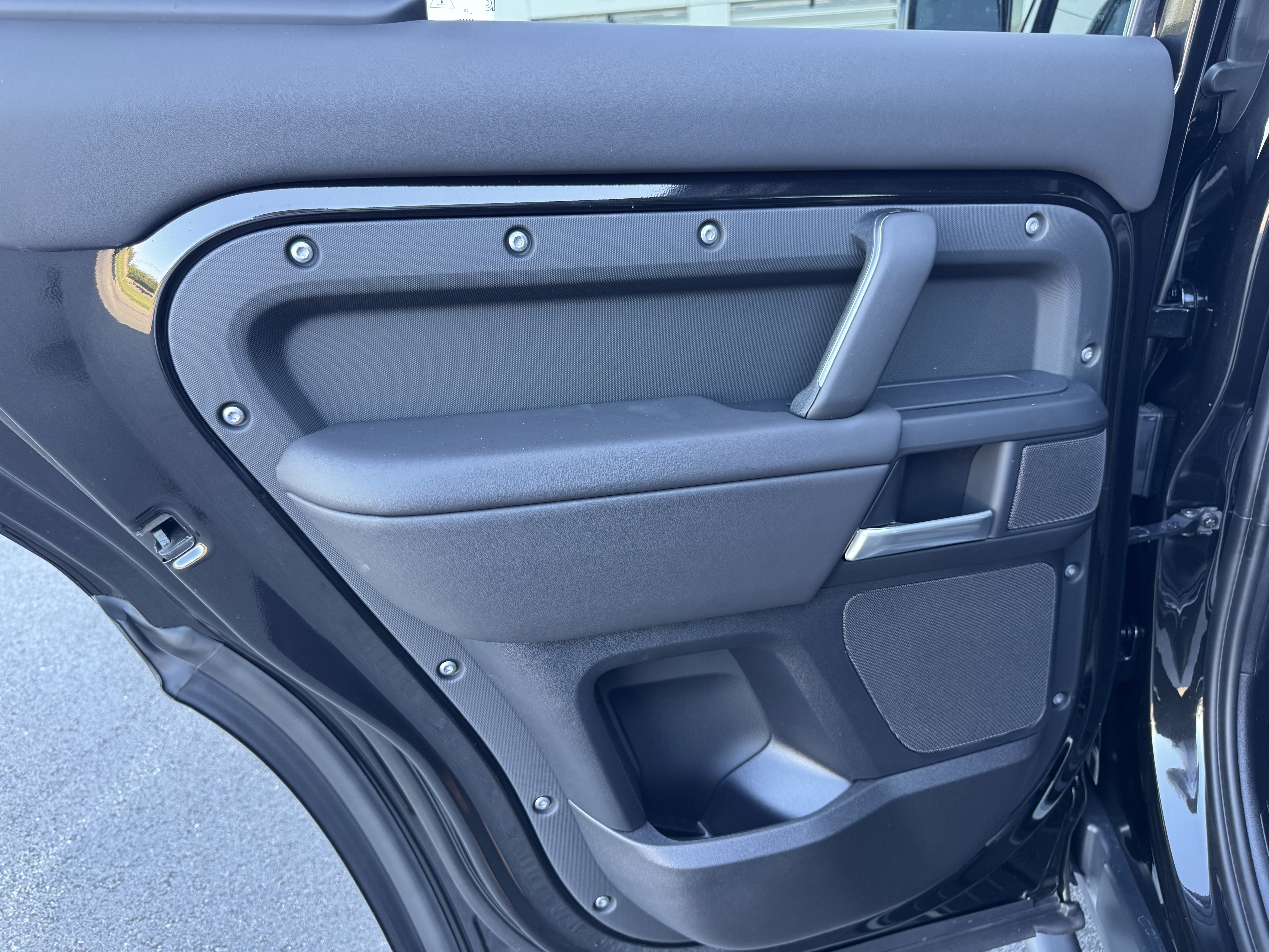 New 2026 Land Rover Defender 130 X-Dynamic SE AWD/4WD image 32
