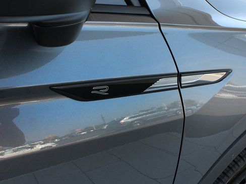 Used 2024 Volkswagen Tiguan SE R-Line image 55