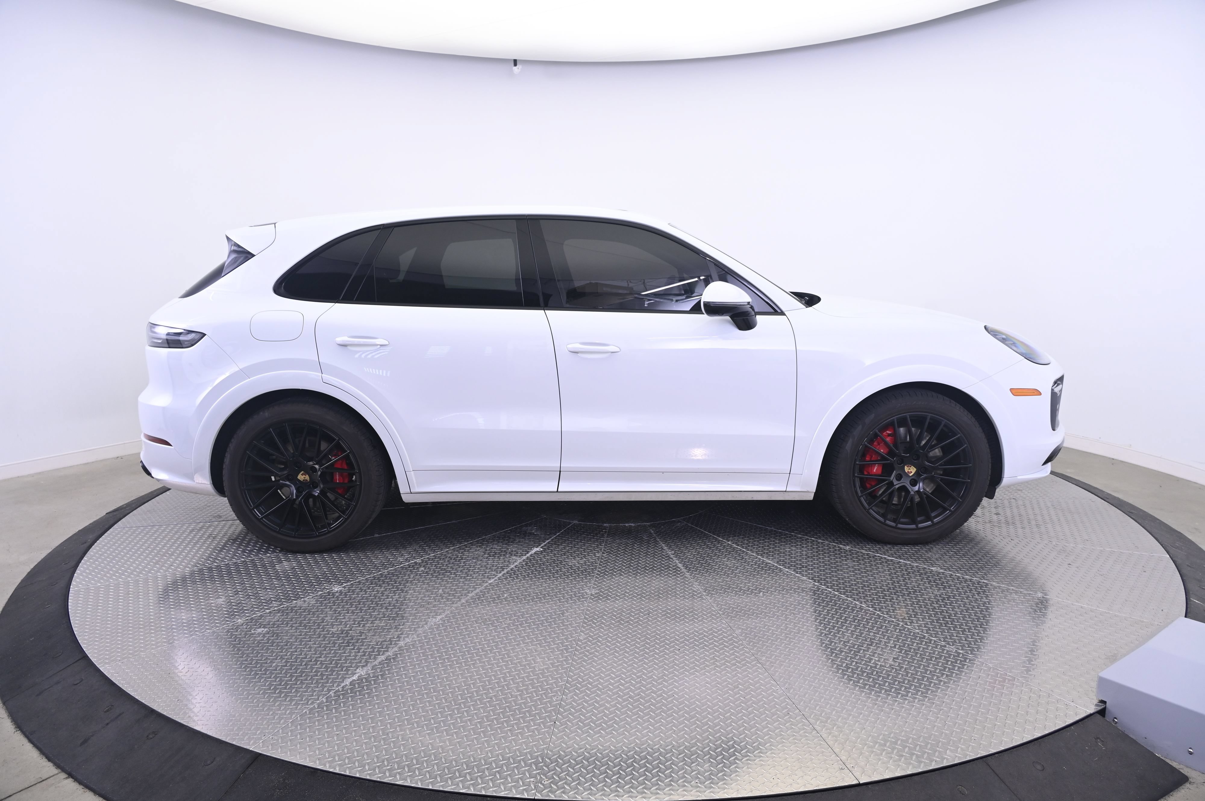 Certified 2023 Porsche Cayenne GTS AWD/4WD image 8