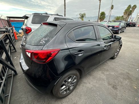 Used 2020 Toyota Yaris LE image 3