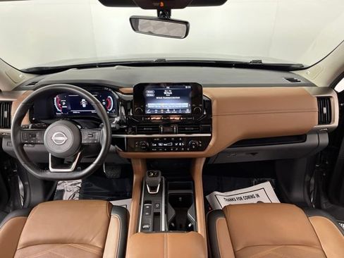 Used 2025 Nissan Pathfinder Platinum w/ Black Appearance Package FWD image 41