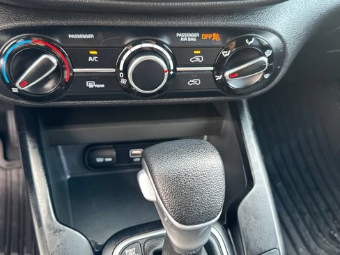 Used 2023 Kia Soul LX w/ LX Technology Package FWD image 17