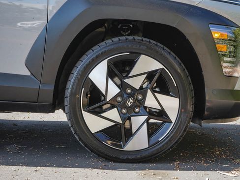 Used 2024 Hyundai Kona Limited AWD/4WD image 9