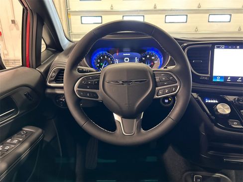 New 2026 Chrysler Pacifica Select image 28