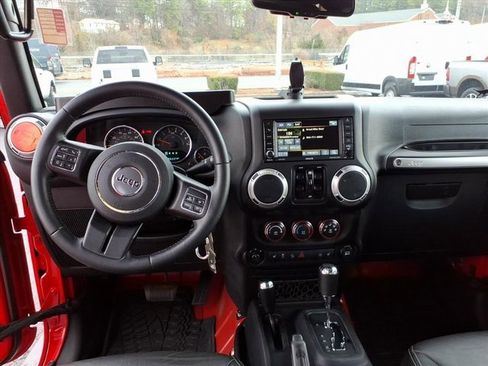 Used 2016 Jeep Wrangler Unlimited Sahara w/ Connectivity Group image 6