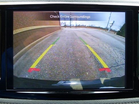 Used 2025 Chrysler Pacifica Select image 45