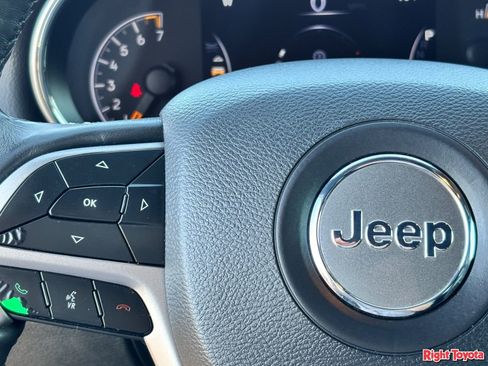 Used 2019 Jeep Grand Cherokee Altitude AWD/4WD image 21