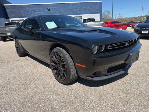 Used 2019 Dodge Challenger SXT w/ Cold Weather Group image 7