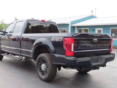 Used 2022 Ford F250 Lariat w/ Black Appearance Package image 19
