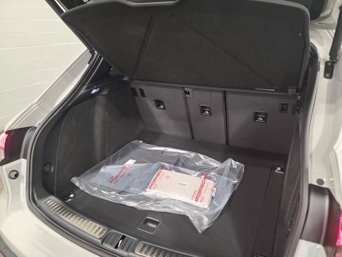 New 2026 Porsche Macan image 31