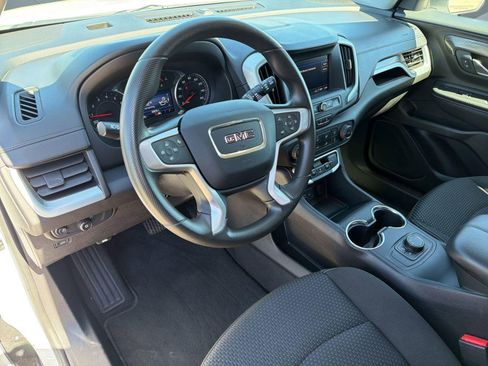 Used 2024 GMC Terrain SLE image 4