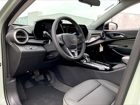 New 2026 Chevrolet Trax ACTIV w/ Sunroof Package FWD image 8
