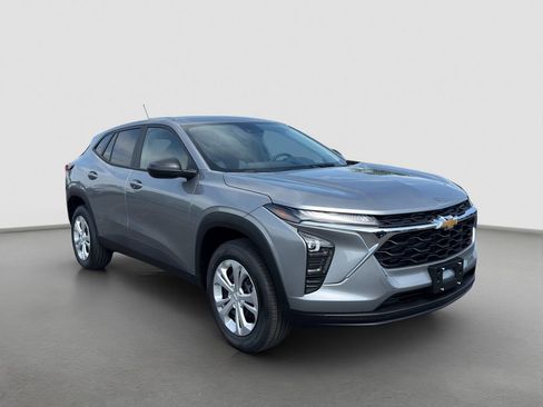 New 2026 Chevrolet Trax LS w/ Driver Confidence Package FWD image 8