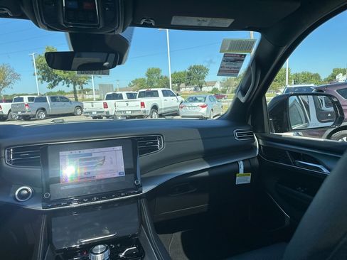 New 2025 Jeep Wagoneer Series II image 60