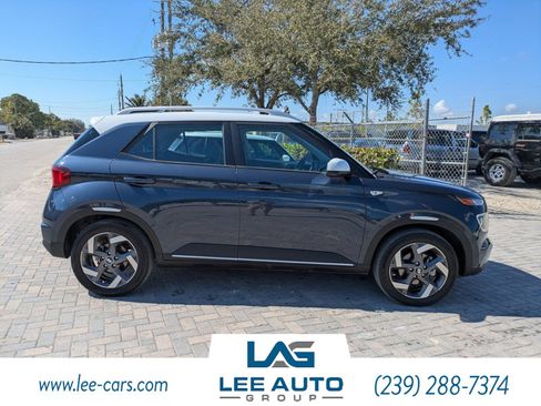 Used 2024 Hyundai Venue Limited image 2