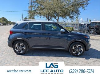 Used 2024 Hyundai Venue Limited video 2