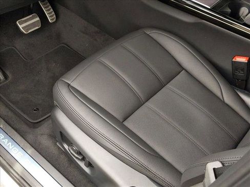 Used 2026 Land Rover Range Rover Evoque Dynamic SE image 4