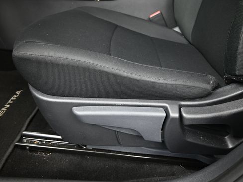 Used 2025 Nissan Sentra S FWD image 10