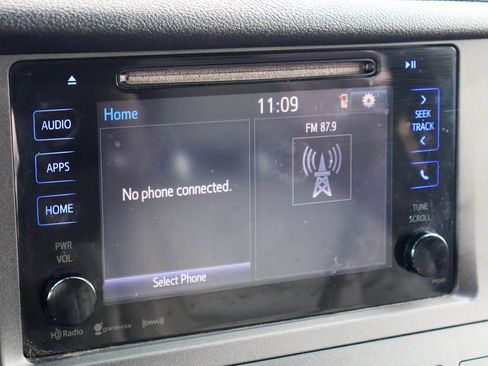 Used 2016 Toyota Sienna XLE FWD image 6