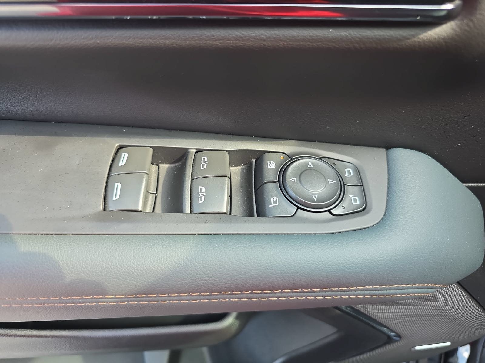 Used 2025 GMC Yukon AT4 w/ AT4 Premium Package AWD/4WD image 29