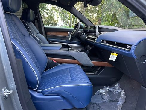 New 2026 Cadillac Vistiq Premium Luxury image 10