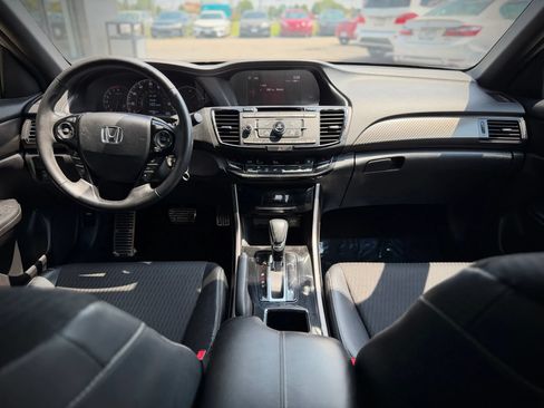 Used 2017 Honda Accord Sport image 9
