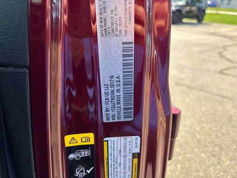 Used 2022 Jeep Gladiator Rubicon w/ LED Lighting Group AWD/4WD image 32