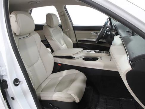 Certified 2024 Genesis GV70 2.5T AWD/4WD image 19