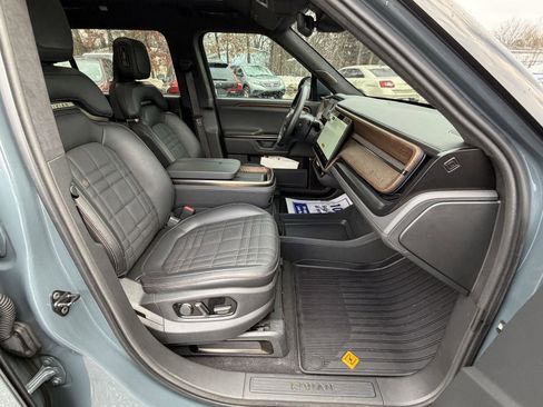 Used 2025 Rivian R1S Premium image 34