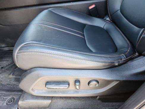 Used 2025 Honda Pilot TrailSport image 17