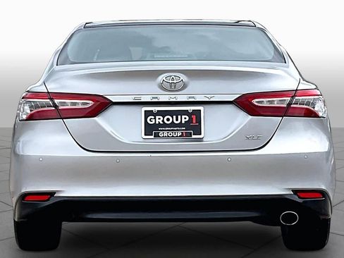 Used 2018 Toyota Camry XLE FWD image 5