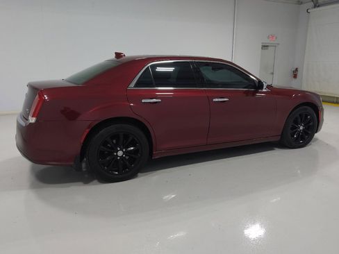 Used 2017 Chrysler 300 C image 10