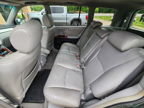 Used 2004 Toyota Highlander Limited FWD image 7