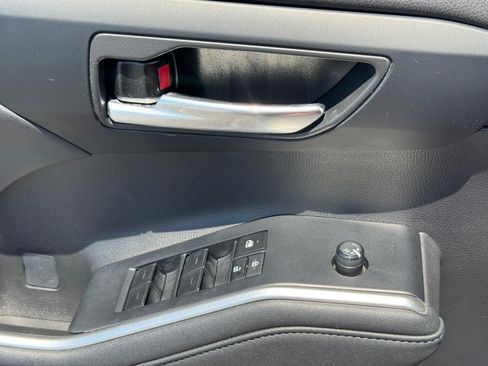 Used 2023 Toyota Highlander XLE AWD/4WD image 26