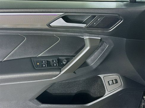 Used 2022 Volkswagen Tiguan SE R-Line image 25